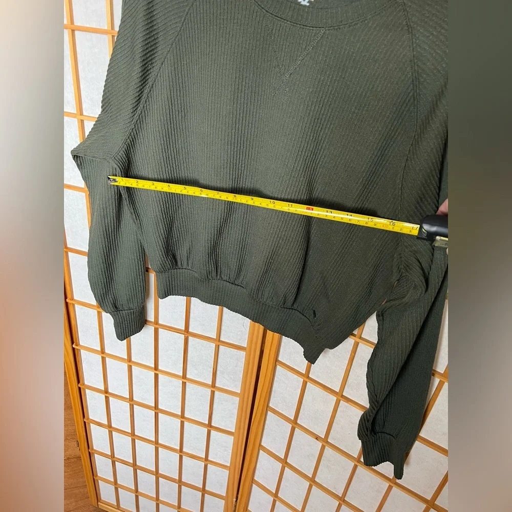 Hollister Olive Green Ribbed Boyfriend Cropped Sweatshirt size Small